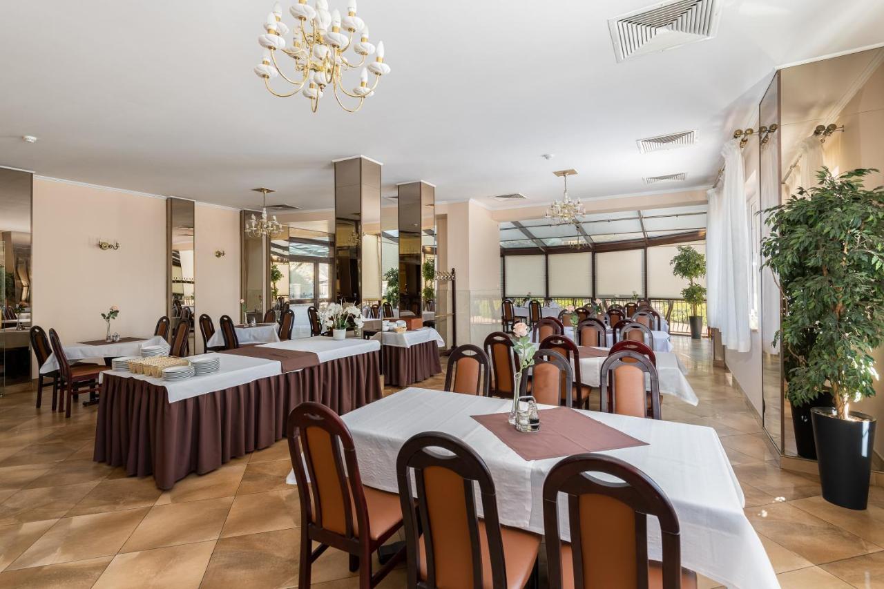 Hotel Ruczaj คราคูฟ ภายนอก รูปภาพ